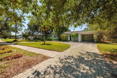 PRICE REDUCED!! HUGE SNELL ISLE LOT- With its prime location in on The Renaisssance Vinoy Golf Club in Florida - for sale on GolfHomes.com, golf home, golf lot