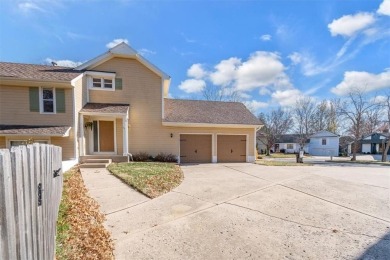 This wonderful Lakewood Listing is ready for new owners! This on Lakewood Oaks Golf Club, Ltd. in Missouri - for sale on GolfHomes.com, golf home, golf lot