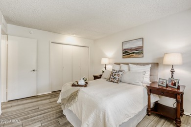 Welcome to this charming 2-bedroom, 2-bath home in Sun City on PalmBrook Country Club in Arizona - for sale on GolfHomes.com, golf home, golf lot