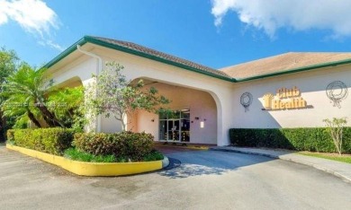 Lovely spacious 2/2 condo - 1507 sf corner unit on the golf on Flamingo Lakes Country Club in Florida - for sale on GolfHomes.com, golf home, golf lot