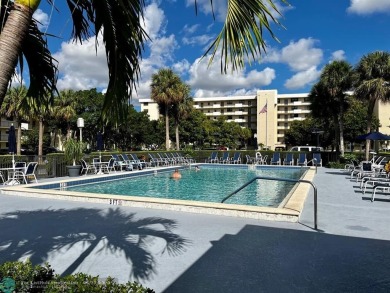Nice 1 bedroom, 1.5 bath golf view condo that is PRICED TO SELL on  in Florida - for sale on GolfHomes.com, golf home, golf lot