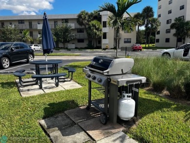 Nice 1 bedroom, 1.5 bath golf view condo that is PRICED TO SELL on  in Florida - for sale on GolfHomes.com, golf home, golf lot