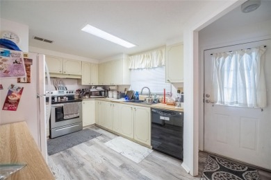Welcome to Highland Fairways! This easy-to-maintain 2 bedroom, 2 on Highland Fairways Golf Club in Florida - for sale on GolfHomes.com, golf home, golf lot