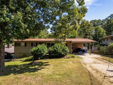 Welcome to this well-kept 2 bed, 2 full bath home nestled in a on Bella Vista Country Club - Scottsdale in Arkansas - for sale on GolfHomes.com, golf home, golf lot