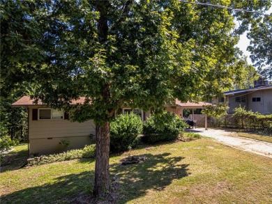 Welcome to this well-kept 2 bed, 2 full bath home nestled in a on Bella Vista Country Club - Scottsdale in Arkansas - for sale on GolfHomes.com, golf home, golf lot