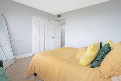 Welcome to this beautiful fully remodeled space! Bathrooms on Inverrary Country Club in Florida - for sale on GolfHomes.com, golf home, golf lot