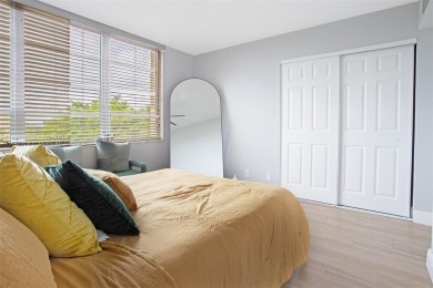 Welcome to this beautiful fully remodeled space! Bathrooms on Inverrary Country Club in Florida - for sale on GolfHomes.com, golf home, golf lot