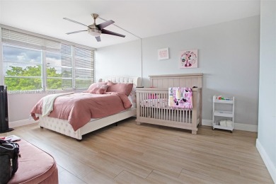 Welcome to this beautiful fully remodeled space! Bathrooms on Inverrary Country Club in Florida - for sale on GolfHomes.com, golf home, golf lot
