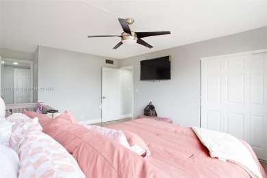 Welcome to this beautiful fully remodeled space! Bathrooms on Inverrary Country Club in Florida - for sale on GolfHomes.com, golf home, golf lot