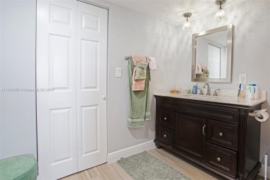 Welcome to this beautiful fully remodeled space! Bathrooms on Inverrary Country Club in Florida - for sale on GolfHomes.com, golf home, golf lot