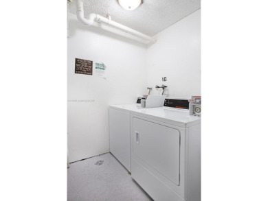 Welcome to this beautiful fully remodeled space! Bathrooms on Inverrary Country Club in Florida - for sale on GolfHomes.com, golf home, golf lot