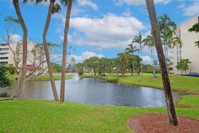 Welcome to this beautiful fully remodeled space! Bathrooms on Inverrary Country Club in Florida - for sale on GolfHomes.com, golf home, golf lot