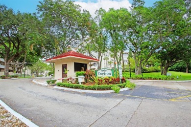 Welcome to this beautiful fully remodeled space! Bathrooms on Inverrary Country Club in Florida - for sale on GolfHomes.com, golf home, golf lot