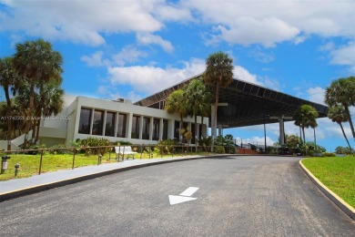 Welcome to this beautiful fully remodeled space! Bathrooms on Inverrary Country Club in Florida - for sale on GolfHomes.com, golf home, golf lot