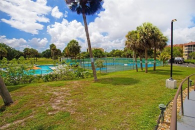 Welcome to this beautiful fully remodeled space! Bathrooms on Inverrary Country Club in Florida - for sale on GolfHomes.com, golf home, golf lot