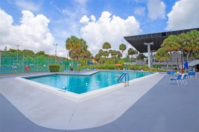 Welcome to this beautiful fully remodeled space! Bathrooms on Inverrary Country Club in Florida - for sale on GolfHomes.com, golf home, golf lot