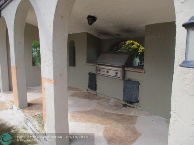 This home can be your own dream Oasis! Spacious 4 bedroom, 3 on Country Club of Coral Springs in Florida - for sale on GolfHomes.com, golf home, golf lot