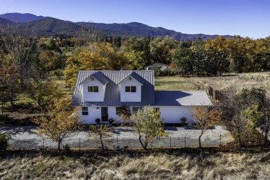 Beautifully remodeled like-new Craftsman farmhouse to be sold on Oak Knoll Golf Course in Oregon - for sale on GolfHomes.com, golf home, golf lot