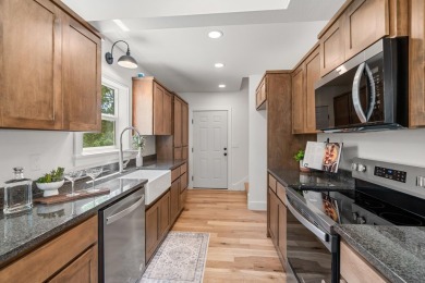 Must tour, beautifully remodeled like-new 1994 Craftsman on Oak Knoll Golf Course in Oregon - for sale on GolfHomes.com, golf home, golf lot