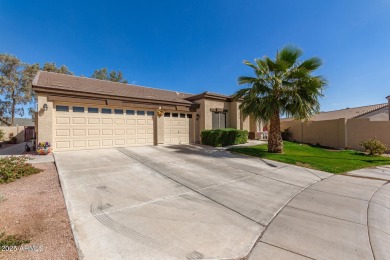 Stunning 4-br, 3-car garage home on a massive lot almost a half on Desert Mirage Golf Course in Arizona - for sale on GolfHomes.com, golf home, golf lot