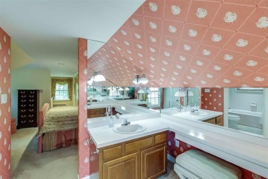 Welcome to 320 Queensway Drive, situated in the highly on Idle Hour Country Club in Kentucky - for sale on GolfHomes.com, golf home, golf lot