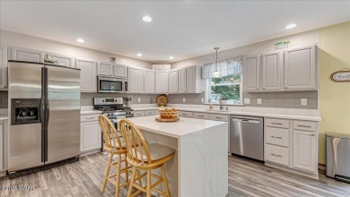 Immaculately maintained home in Tanglwood Lakes with an included on Paupack Hills Golf and Country Club in Pennsylvania - for sale on GolfHomes.com, golf home, golf lot