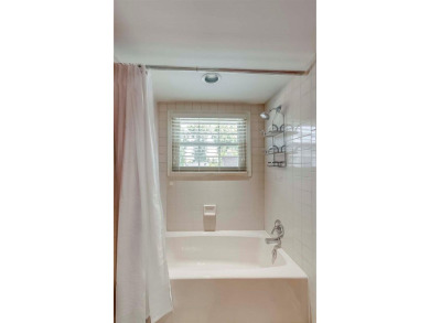 Welcome to 320 Queensway Drive, situated in the highly on Idle Hour Country Club in Kentucky - for sale on GolfHomes.com, golf home, golf lot