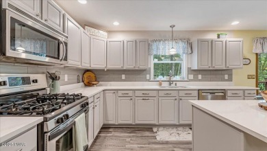 Immaculately maintained home in Tanglwood Lakes with an included on Paupack Hills Golf and Country Club in Pennsylvania - for sale on GolfHomes.com, golf home, golf lot