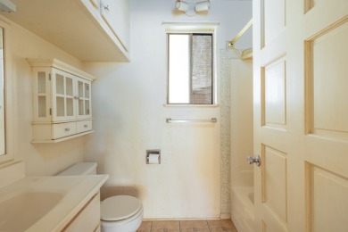 This is a remarkable opportunity to own a nice 2 bedroom, 2.5 on Discovery Harbour Golf Course in Hawaii - for sale on GolfHomes.com, golf home, golf lot