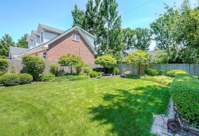 Welcome to 320 Queensway Drive, situated in the highly on Idle Hour Country Club in Kentucky - for sale on GolfHomes.com, golf home, golf lot