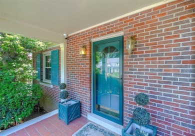 Welcome to 320 Queensway Drive, situated in the highly on Idle Hour Country Club in Kentucky - for sale on GolfHomes.com, golf home, golf lot