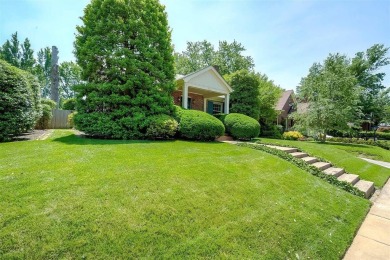 Welcome to 320 Queensway Drive, situated in the highly on Idle Hour Country Club in Kentucky - for sale on GolfHomes.com, golf home, golf lot
