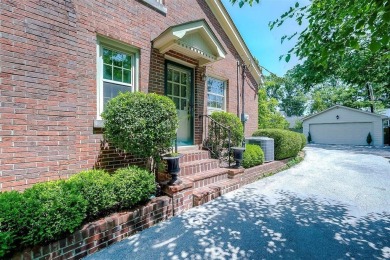 Welcome to 320 Queensway Drive, situated in the highly on Idle Hour Country Club in Kentucky - for sale on GolfHomes.com, golf home, golf lot