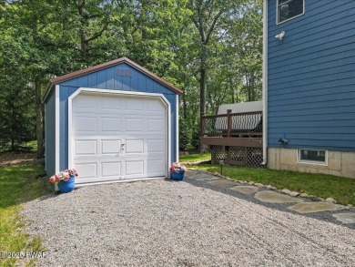 Immaculately maintained home in Tanglwood Lakes with an included on Paupack Hills Golf and Country Club in Pennsylvania - for sale on GolfHomes.com, golf home, golf lot