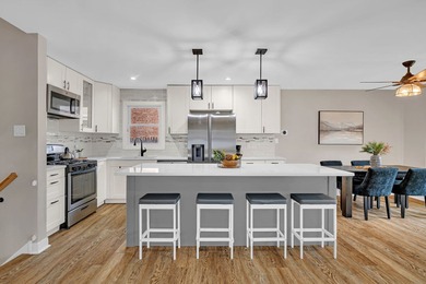 Welcome to 2533 Hickory Road in the highly sought-after Ravisloe on Ravisloe Country Club in Illinois - for sale on GolfHomes.com, golf home, golf lot