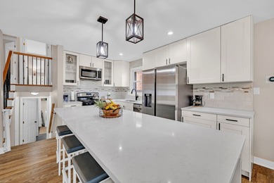 Welcome to 2533 Hickory Road in the highly sought-after Ravisloe on Ravisloe Country Club in Illinois - for sale on GolfHomes.com, golf home, golf lot