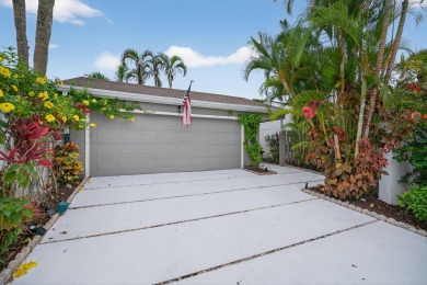 Amazing opportunity to own a 3 bedroom, 3 bath townhouse with an on Jonathans Landing Golf Club in Florida - for sale on GolfHomes.com, golf home, golf lot