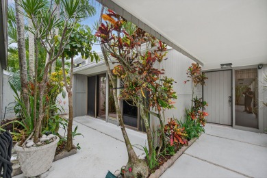 Amazing opportunity to own a 3 bedroom, 3 bath townhouse with an on Jonathans Landing Golf Club in Florida - for sale on GolfHomes.com, golf home, golf lot