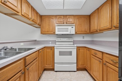 Amazing opportunity to own a 3 bedroom, 3 bath townhouse with an on Jonathans Landing Golf Club in Florida - for sale on GolfHomes.com, golf home, golf lot