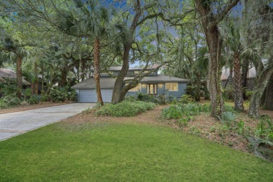 With sweeping views across Cougar Point Golf Course and a serene on Kiawah Island Resort - Cougar Point in South Carolina - for sale on GolfHomes.com, golf home, golf lot