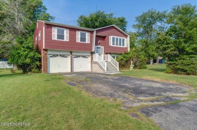 Just Listed on the Atlantis Golf Course! Welcome to this on Ocean County Golf Course At Atlantis in New Jersey - for sale on GolfHomes.com, golf home, golf lot