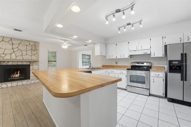 One or more photo(s) has been virtually staged. This is the on Venice East Golf Club in Florida - for sale on GolfHomes.com, golf home, golf lot