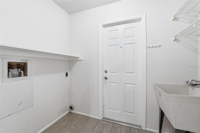 Under contract-accepting backup offers. One or more photo(s) has on Venice East Golf Club in Florida - for sale on GolfHomes.com, golf home, golf lot