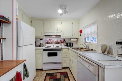 This smart SPLIT FLOOR PLAN, well maintained double wide on Maple Leaf Golf and Country Club in Florida - for sale on GolfHomes.com, golf home, golf lot