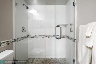 Welcome to this charming and updated 2-bedroom, 2-bathroom on PGA National Golf Club in Florida - for sale on GolfHomes.com, golf home, golf lot
