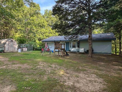 NICE SIZED HOME WITH GREAT CENTRAL LOCATION!   This 3 bedroom, 2 on Cherokee Village North Course in Arkansas - for sale on GolfHomes.com, golf home, golf lot