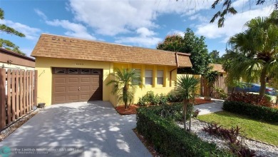Rare opportunity to own a 3br 2.5Ba 1 car garage in Poinciana on Poinciana Golf Club in Florida - for sale on GolfHomes.com, golf home, golf lot