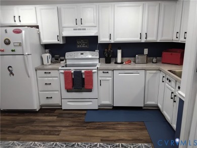 ONE STORY LIVING AT IT'S BEST - THIS ADORABLE HOME IS TRULY A * on Pendleton Golf Club in Virginia - for sale on GolfHomes.com, golf home, golf lot