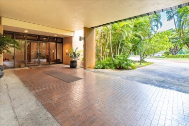 This bright and breezy corner unit features an open floorplan on Honolulu Country Club in Hawaii - for sale on GolfHomes.com, golf home, golf lot