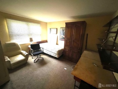 Welcome to this inviting end-unit ranch-style 2 bedroom, 1 bath on Rossmoor Golf Club in New Jersey - for sale on GolfHomes.com, golf home, golf lot